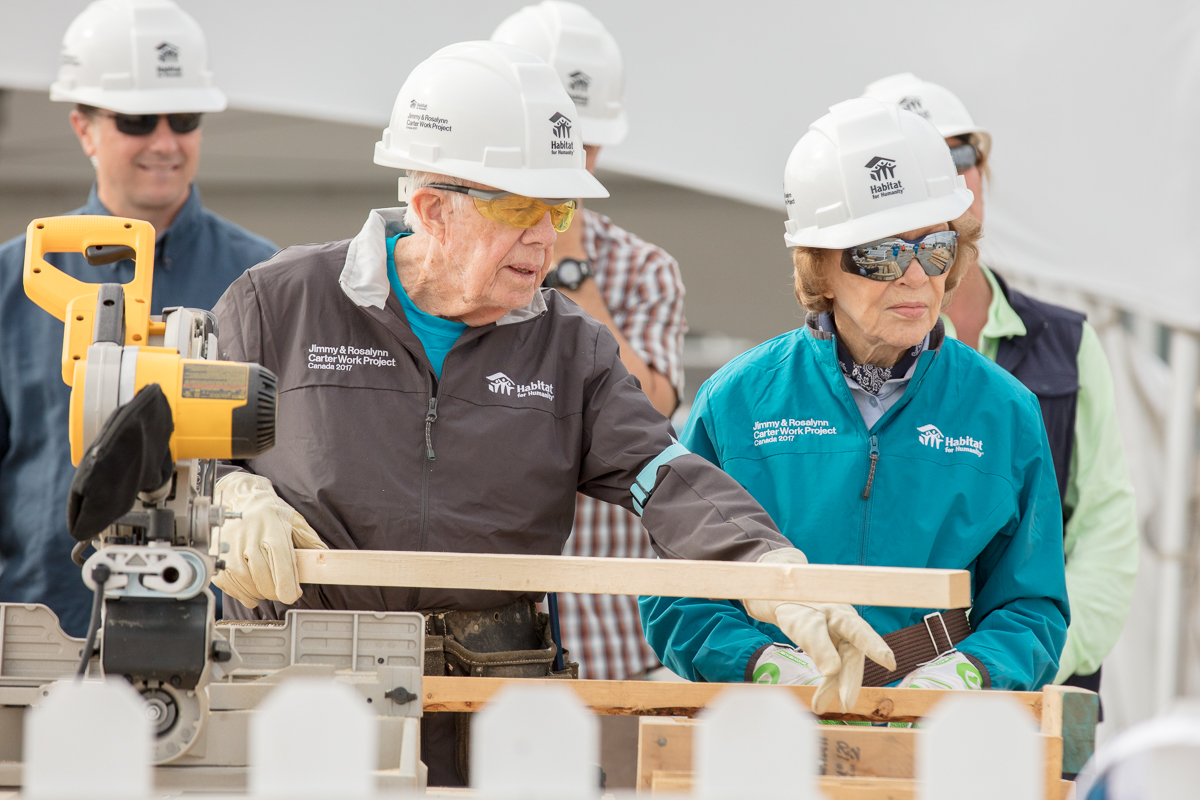 Jimmy & Rosalynn Carter help build 150 homes across Canada with Habitat