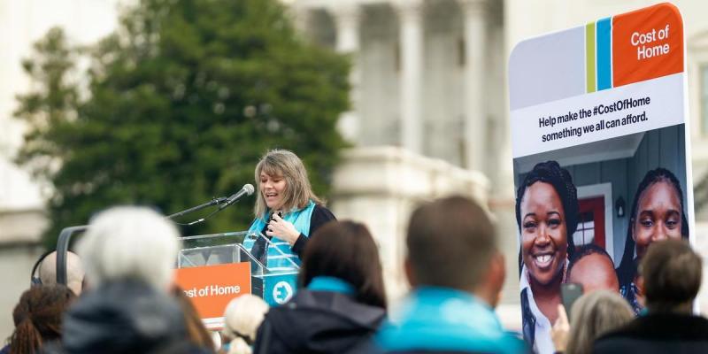 Juanita speaking to a crowd at Habitat on the Hill.
