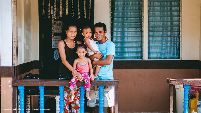 Photo of Philippine family