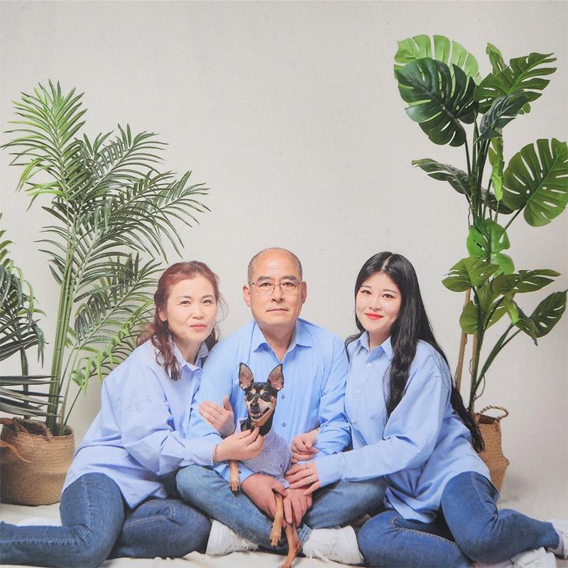 Korean homeowner Jungbae (center) with his wife, younger daughter and dog