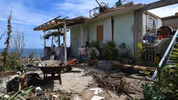 Hábitat para la Humanidad ha expandido su iniciativa Habitat Hammers Back para ayudar a las familias e individuos afectados en la isla