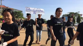 Cambodian youth mobilized for a clean-up campaign 