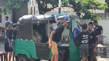 Sri Lankan students washing a vehicle in a fundraising activity