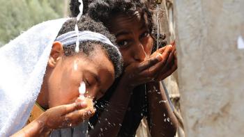 Ethiopian children drinking water