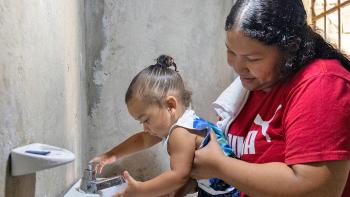 Juntos construimos viviendas dignas que son la base de la salud familiar
