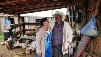 “Tener un baño con ducha, creo que es algo básico, pero todavía no lo tengo. Caliento el agua en el comal y luego la llevo en una cubeta hasta el baño.”