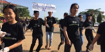 Cambodian youth mobilized for a clean-up campaign 