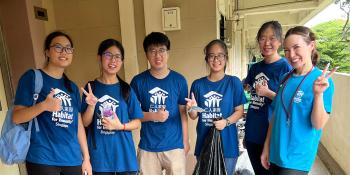 Soo-Lin Lee-Sparrow with Singapore youth volunteers at Project HomeWorks