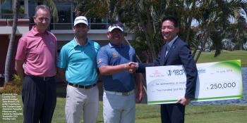 (From left) Thai Country Club general manger John Blanch, U.S. golfer Paul Harris, new Thailand Open champion Panuphol Pittayarat and Habitat for Humanity Thailand’s CEO Timothy Loke.