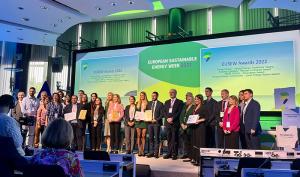 people receiving prize