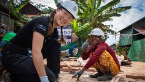 Australian volunteer with Cambodian future homeowner
