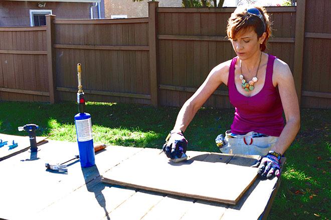Creating distressed wood sanding