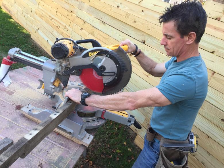 Cutting pallet shelves to length for the tree