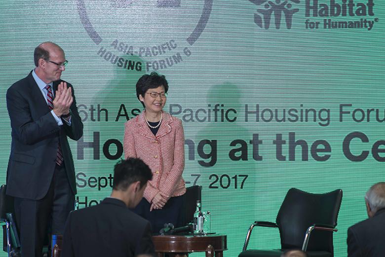 Habitat for Humanity International CEO Jonathan Reckford (left) and Hong Kong Chief Executive Carrie Lam