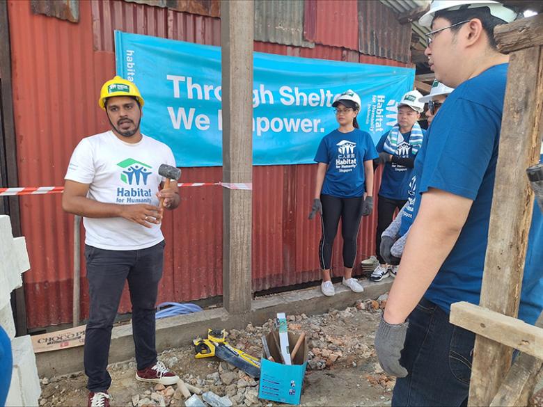 Karnen Dasen (left) briefing Habitat volunteers on Indonesia's Batam island
