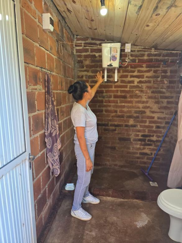 El baño de Erica Briz justo afuera de su casa
