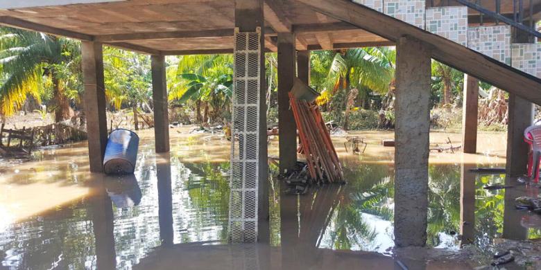 Las viviendas elevadas sobre pilotes en Honduras protegen a los propietarios ante las frecuentes inundaciones.