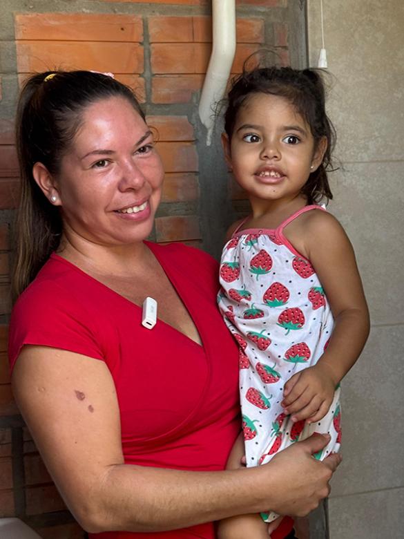 Ciudad de Luque, Central, Paraguay (25-05) En el marco del Proyecto 'Salud al Agua', en la comunidad de Roberto Carlos, Rufina recibiendo su baño nuevo.