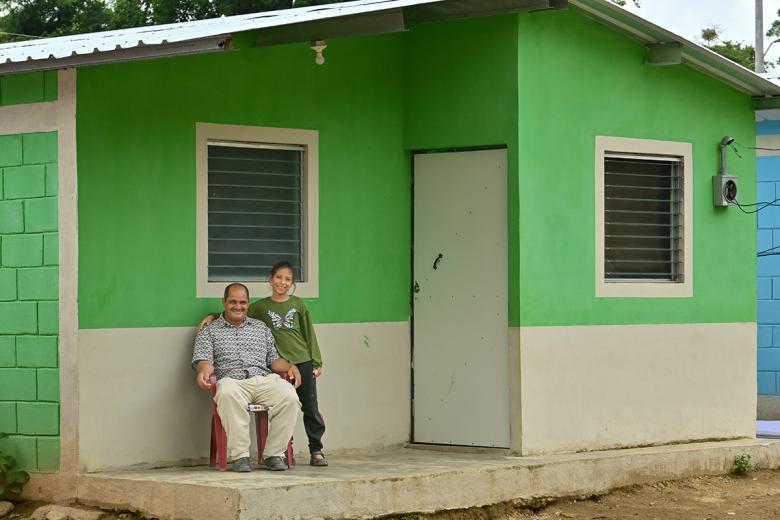 Raquel and her father have been living for five months in a adequate home that meets their needs