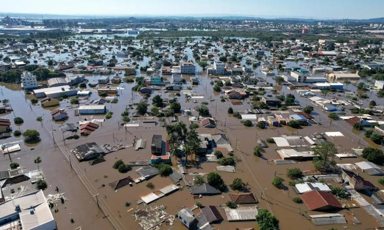 During the floods in Rio Grande do Sul, the homes were completely submerged.