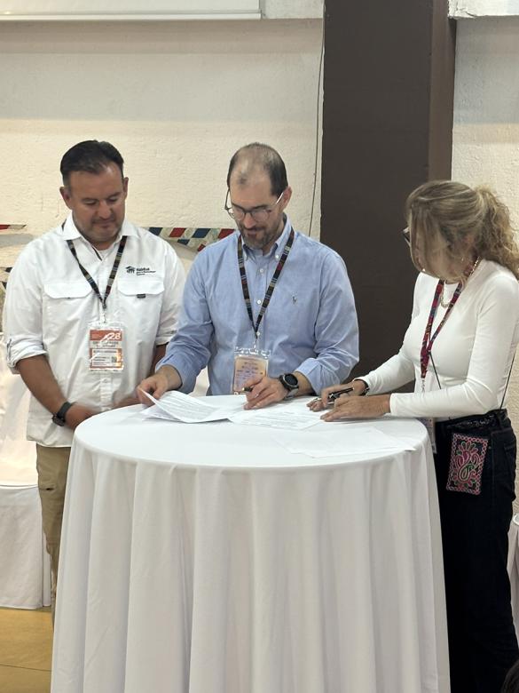 Cementos Progreso se suma a la iniciativa regional “100 mil pisos para jugar” con su programa HogaRES